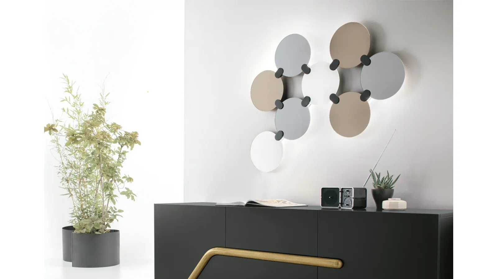 Specchio Atomo composto da 8 specchi con raccordo in metallo di Target Point