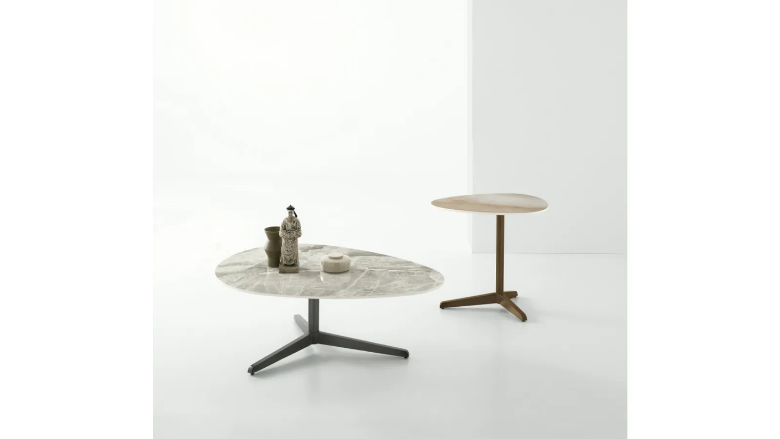 Tavolino Elica con top in gres porcellanato e struttura in metallo verniciato di Target Point