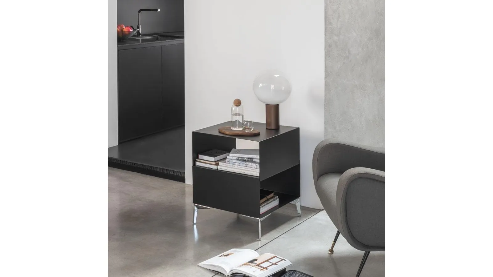 Tavolino Cube in laminato e acciaio di Pezzani