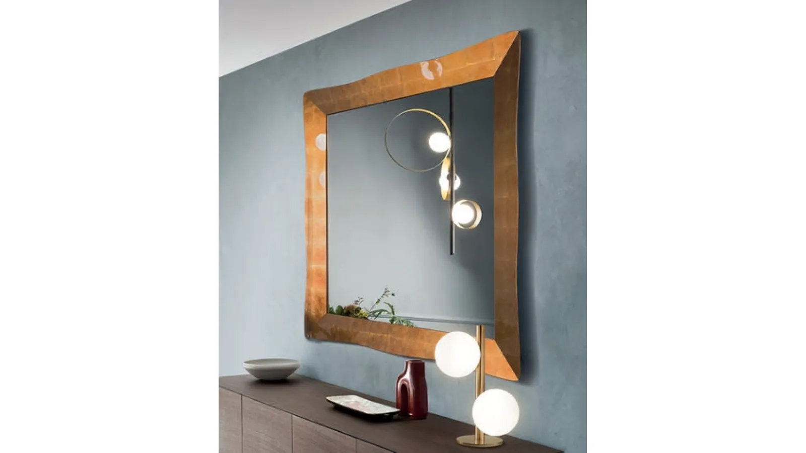 Specchio con cornice sagomata Nausica di Riflessi
