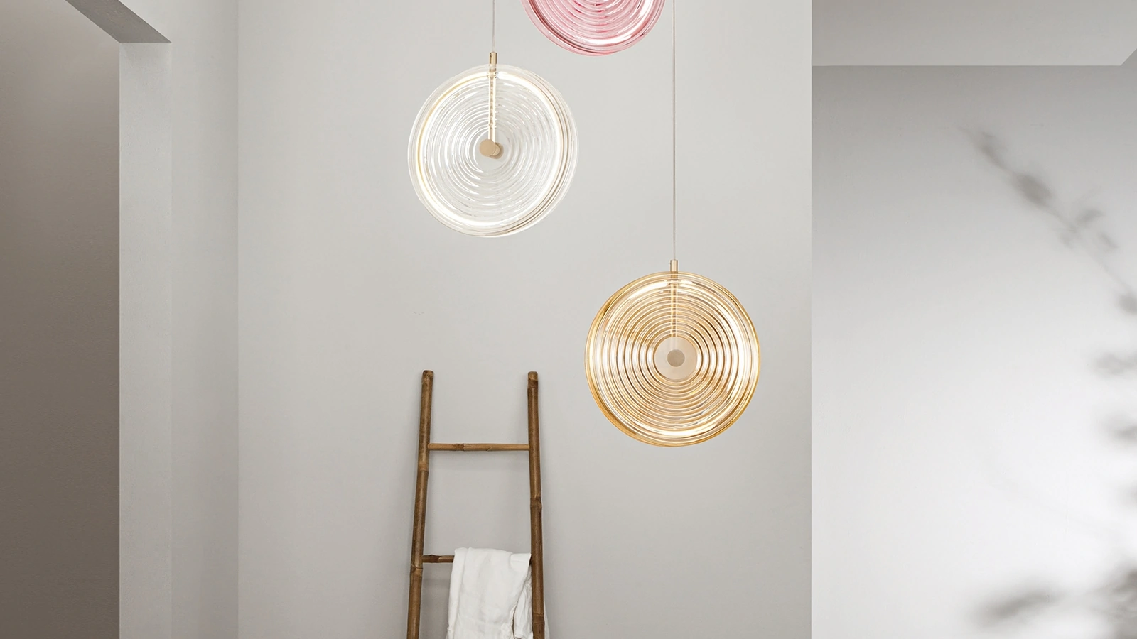 Lampada a sospensione in vetro Jokey di Ondaluce