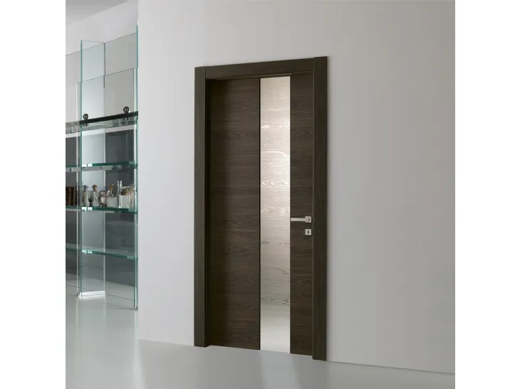 Porta a battente rifinita in materico bronzo di Bihome