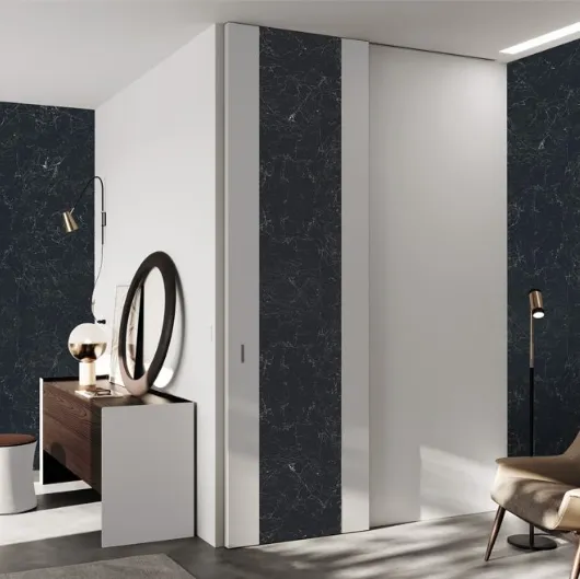 Porta per interni scorrevole Fusion Madeira in laccato con inserto in ceramica di BiHome