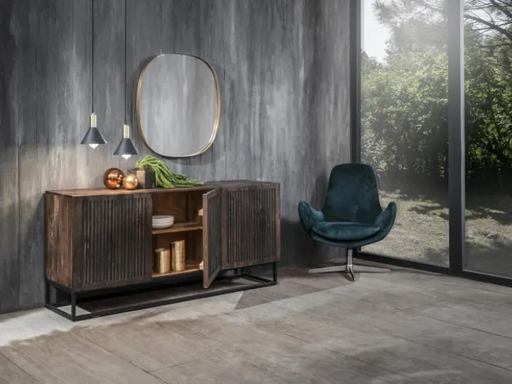 Madia etnica realizzata in legno massello con eleganti fresature verticali Priya di Stones