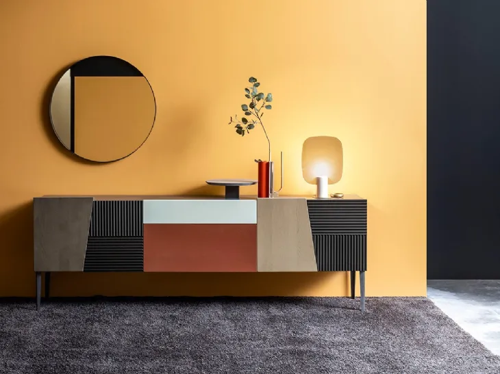 Madia Zero16 Creativa formata da pannelli in legno dai colori caldi di Devina Nais
