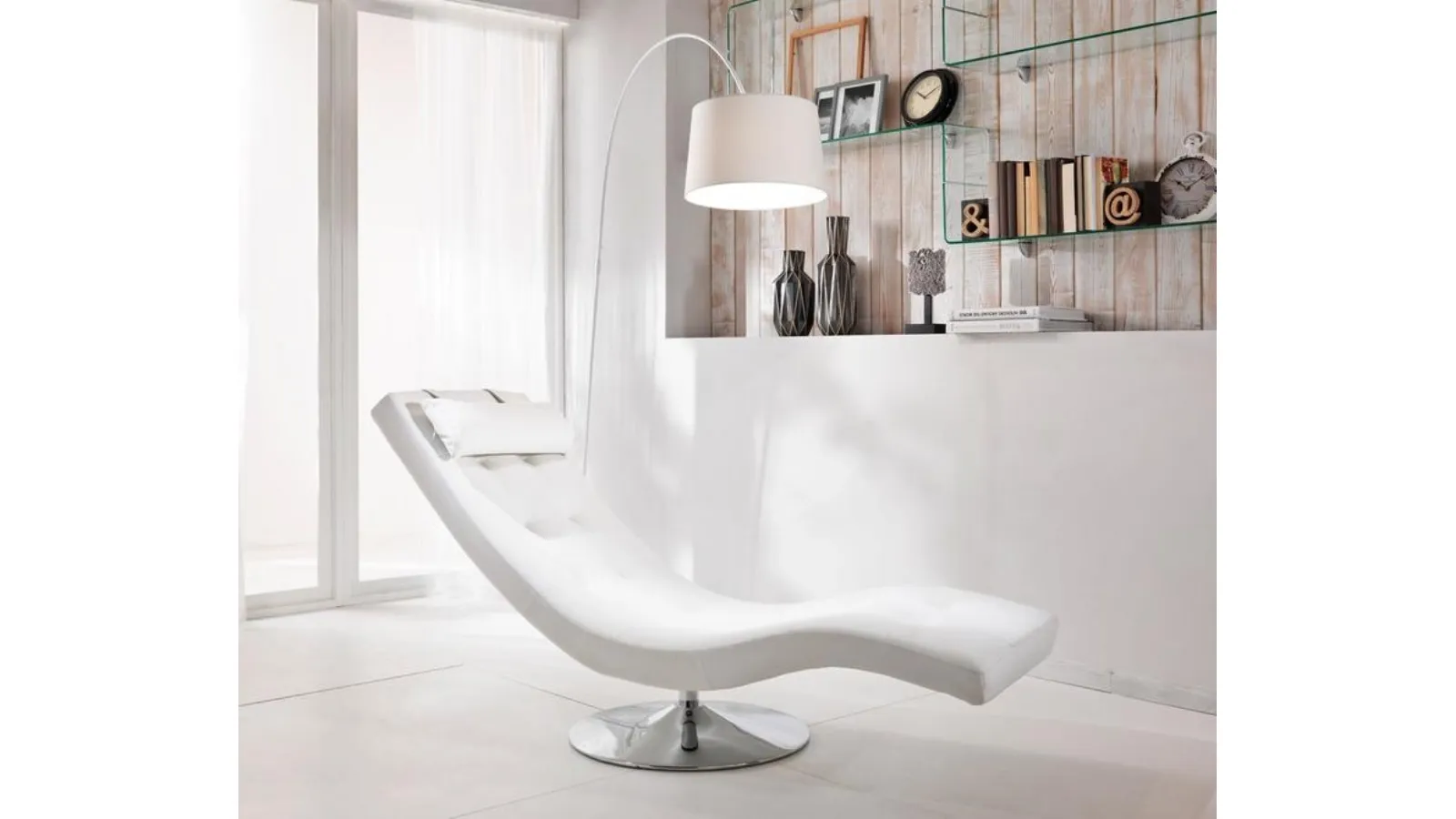 Poltrona chaise longue relax in ecopelle con base cromata girevole Sleeper di Stones