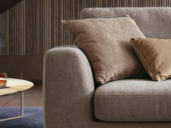 Divano moderno in tessuto Voyage di Le Comfort