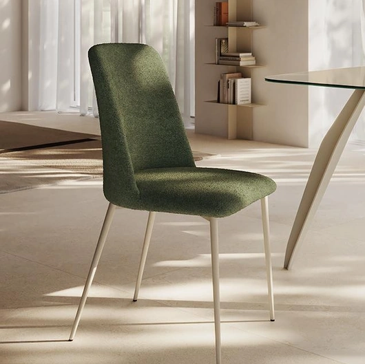 Sedia imbottita Agape di Pezzani