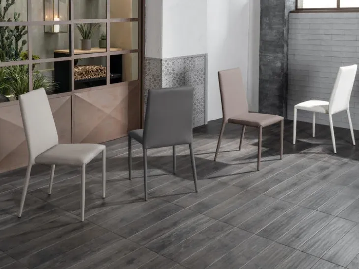 Sedia impilabile rivestita in ecopelle vari colori Cleo di Stones