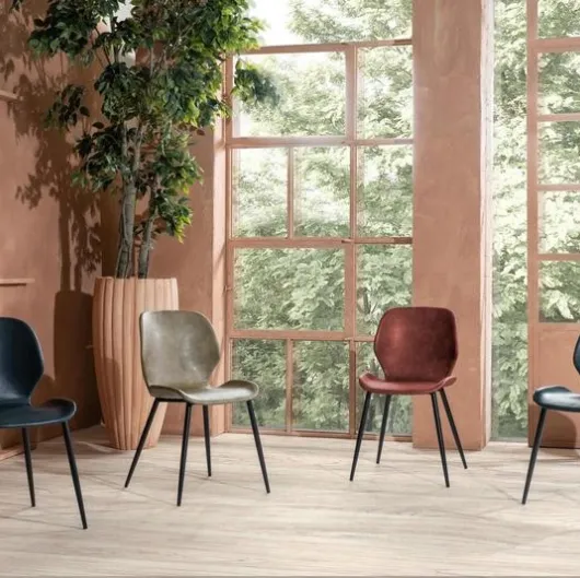 Sedia Diana rivestita in soft touch vari colori con gambe in metallo di Stones