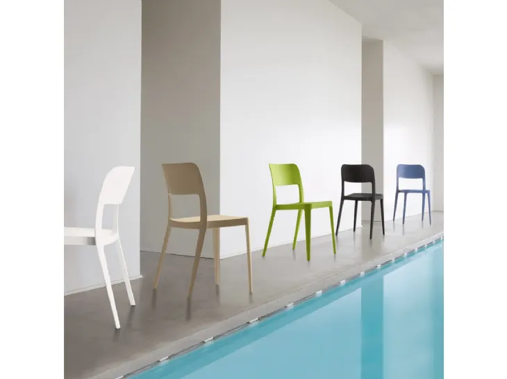 Sedia in plastica fissa Leslie di Ponti Terenghi