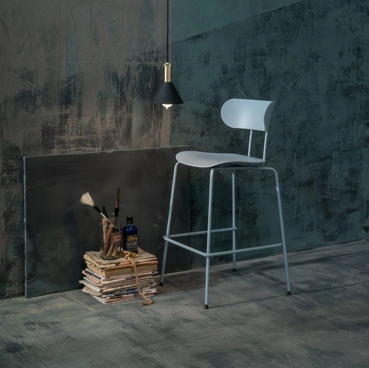 Sgabello Sam in polipropilene di Stones