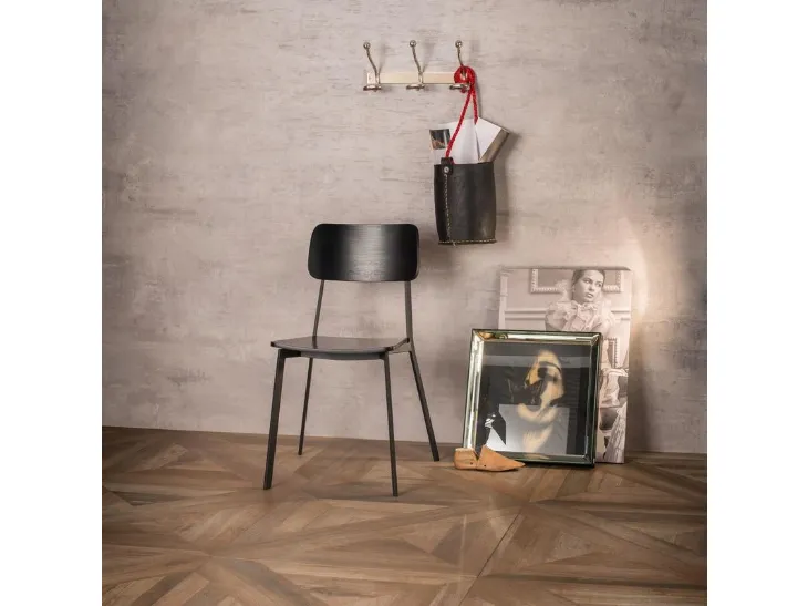 Sedia Woody in legno laccato nero e metallo di Stones