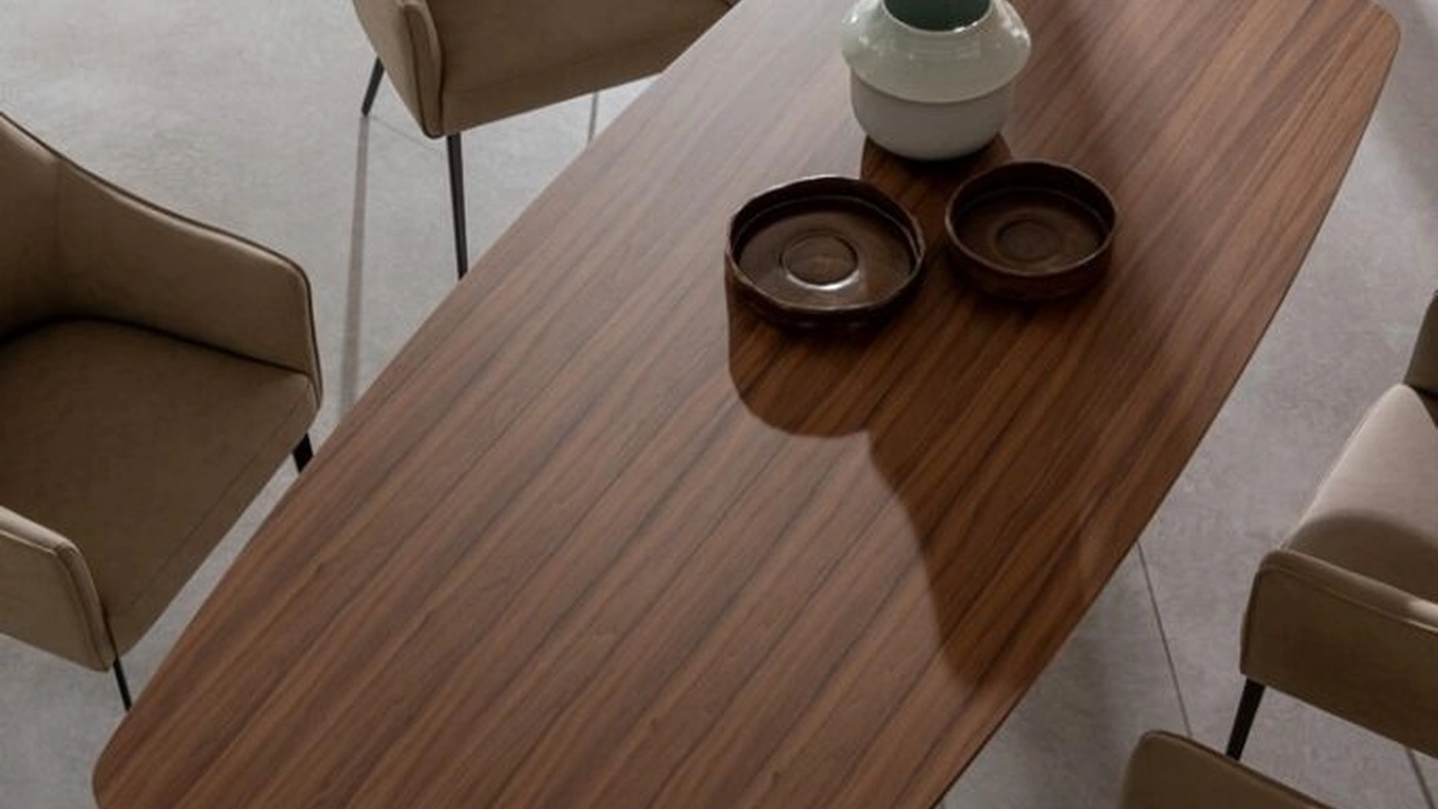 Tavolo Castiels in impiallacciato noce di Bizzotto