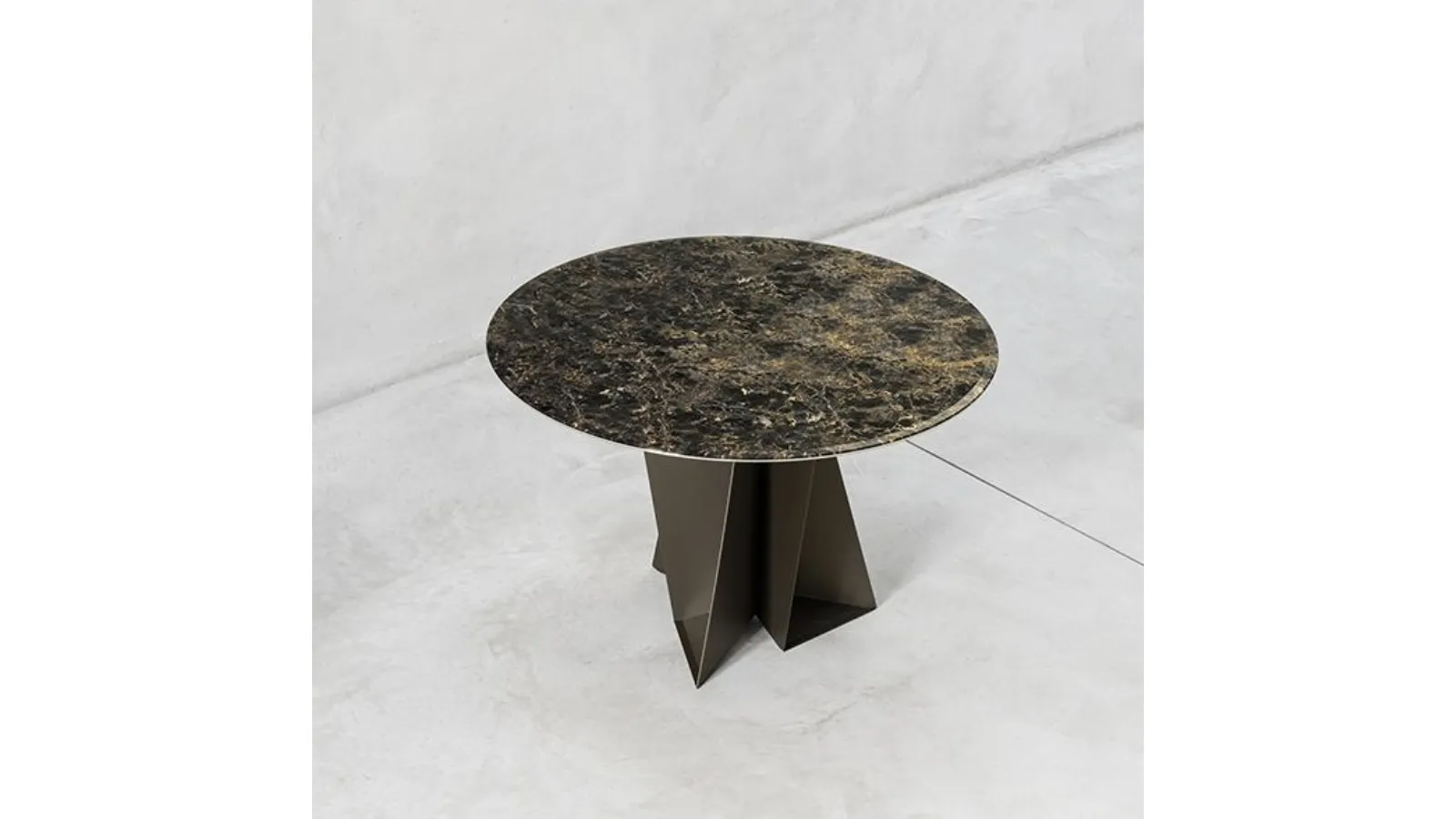 Tavolo rotondo Monolith in vetro con decoro marmo di Pezzani