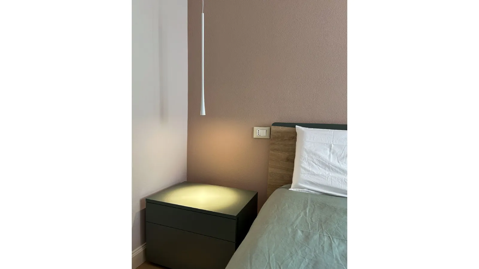 Un Rifugio di Benessere tra Legno e Verde Salvia