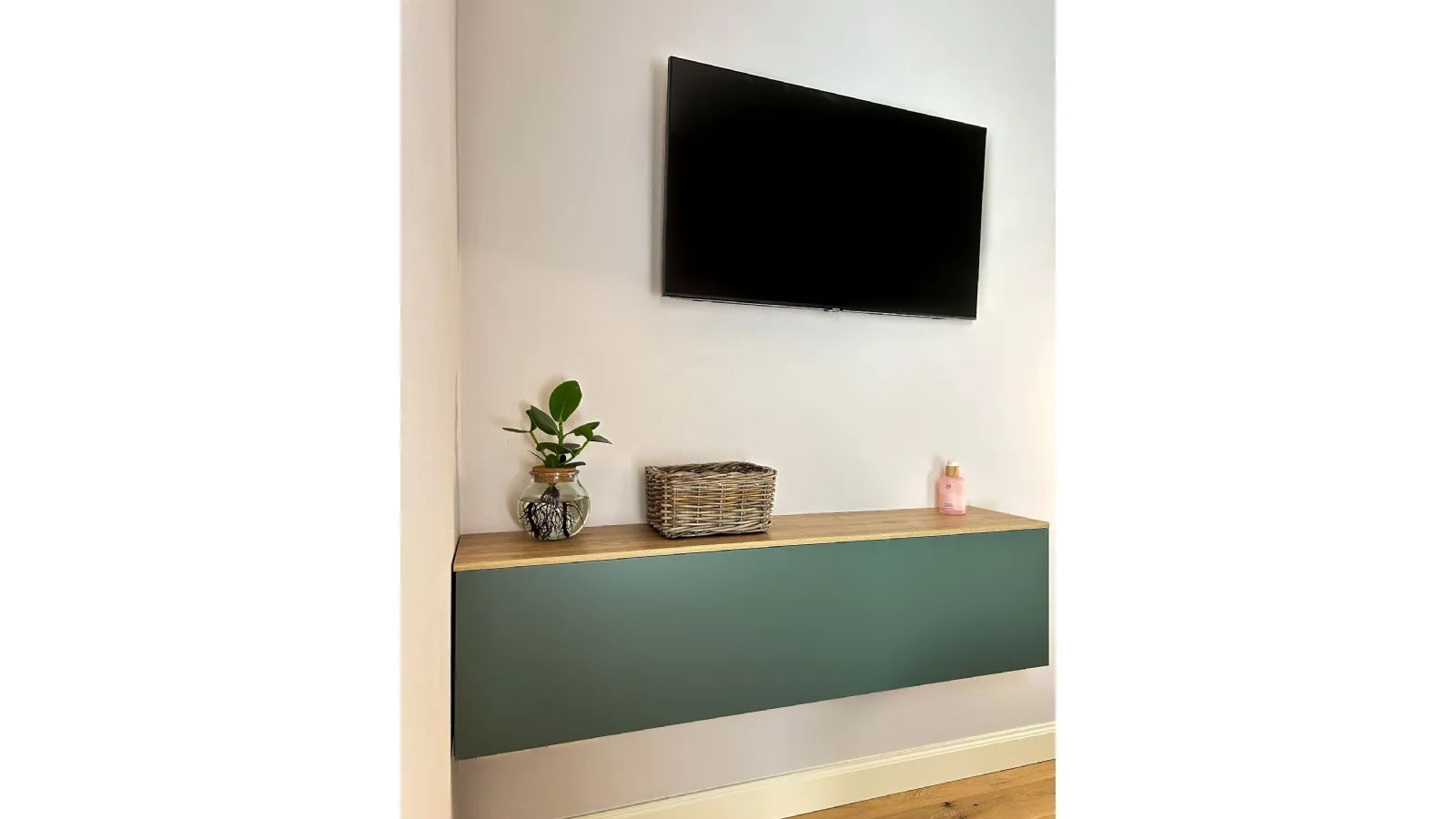 Un Rifugio di Benessere tra Legno e Verde Salvia