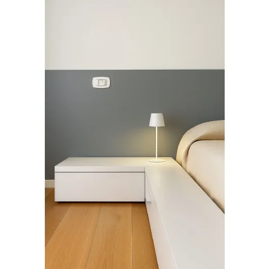 Versatilità e Stile: La Cameretta Evolutiva in Bianco e Azzurro Polvere