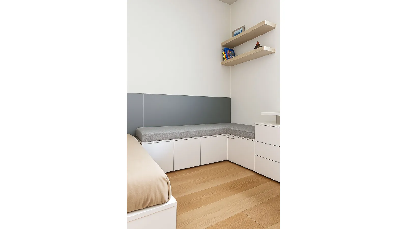 Versatilità e Stile: La Cameretta Evolutiva in Bianco e Azzurro Polvere