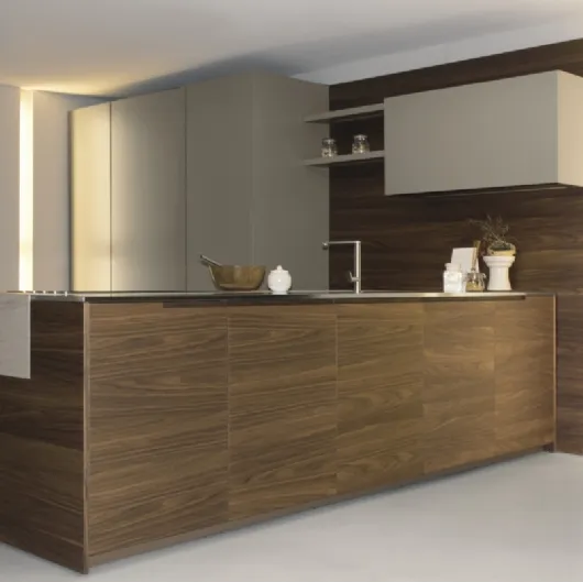 Cucina Design con penisola Arena in legno di Maistri