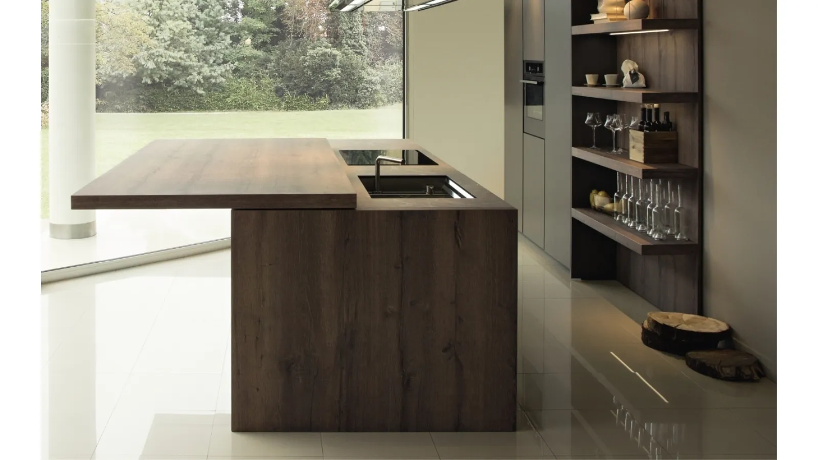 Cucina Design con isola Arka 05 in legno e laccato di Maistri