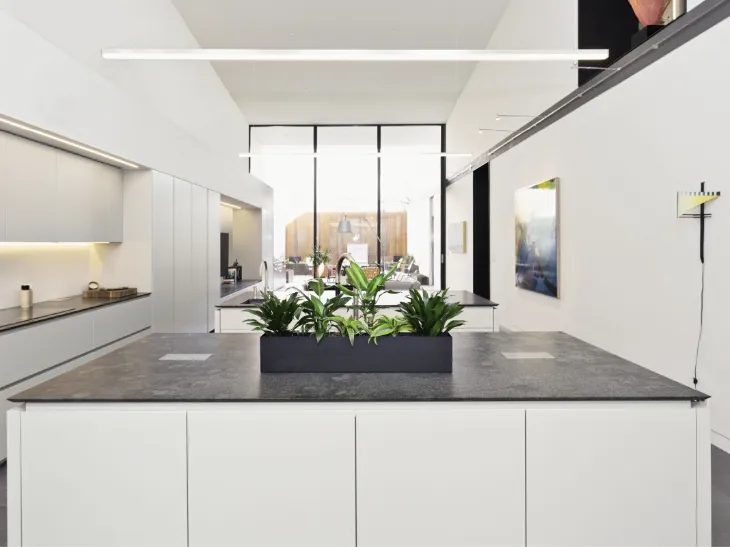 Cucina Design in laccato bianco opaco con doppia isola Viva 02 di Maistri