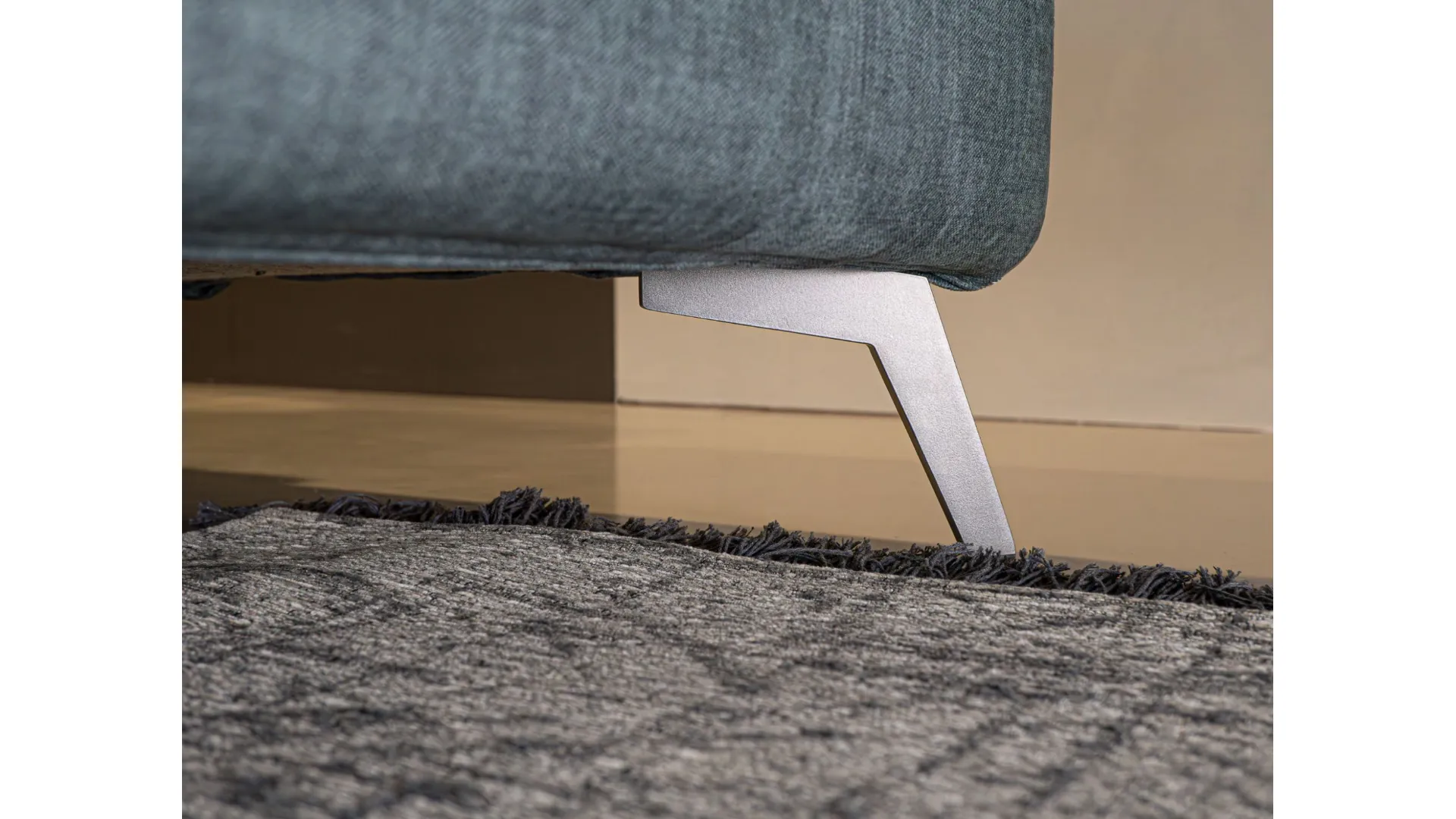 Divano con meccanismo zero-wall: massimo comfort e minimo ingombro