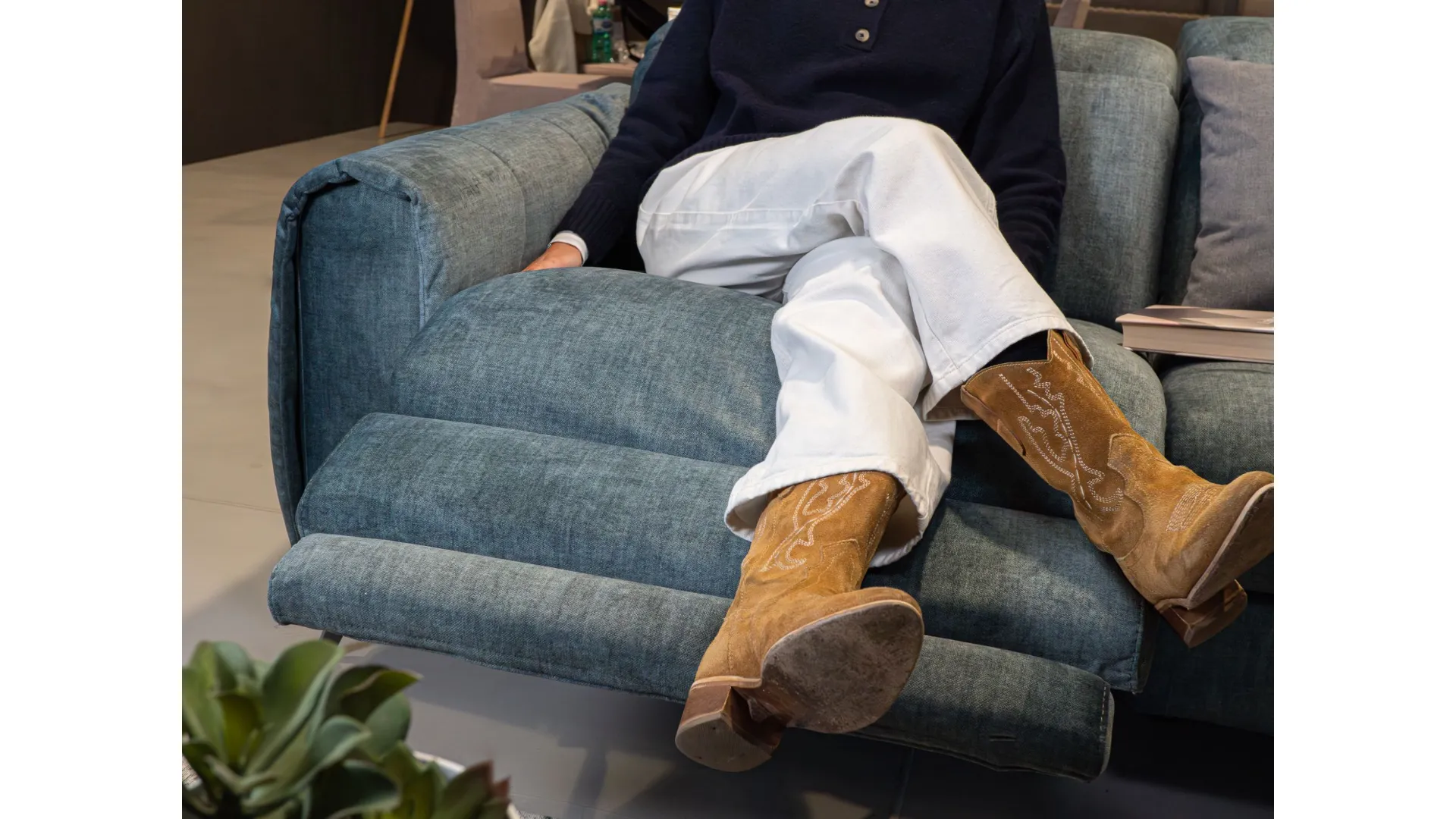 Divano con meccanismo zero-wall: massimo comfort e minimo ingombro