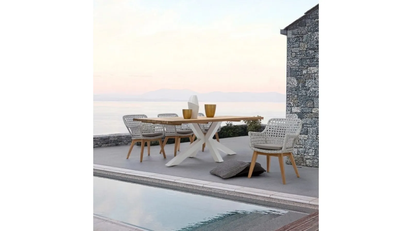 Tavolo in Teak riciclato e alluminio Ramsey di Bizzotto