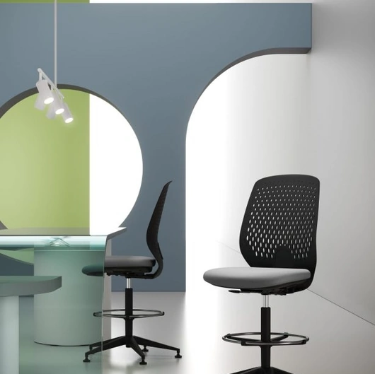 Seduta Operativa Key Smart stool in polipropilene e tessuto di Kastel