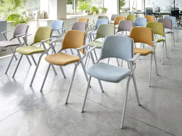 Sedia Ospiti impilabile Voilà di Milani